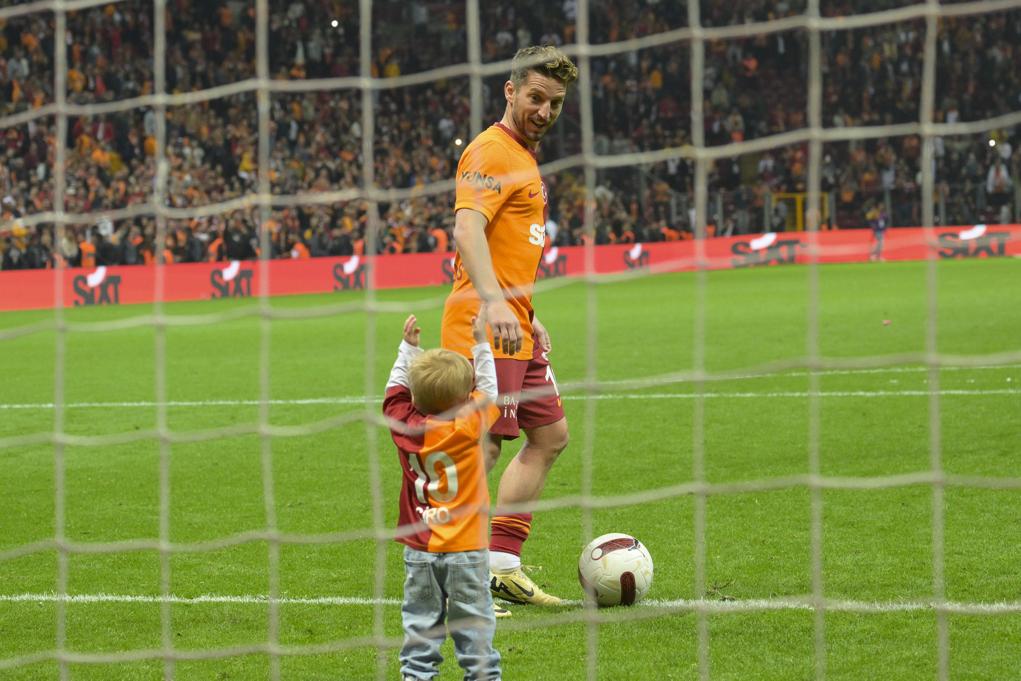 Galatasaray’da yıldız ismin sözleşmesi uzatıldı!