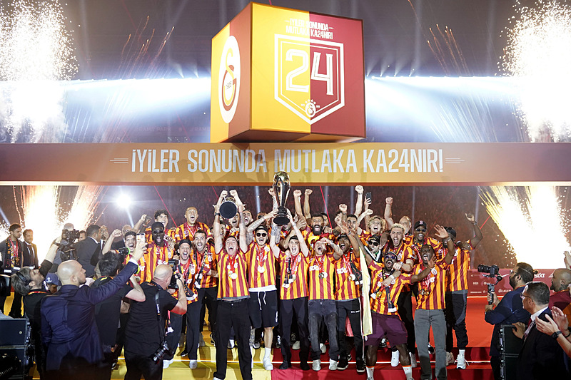 TRANSFER HABERİ: Galatasaray’dan 100 milyon Euro’luk oyuncu satışı! İşte o isimler