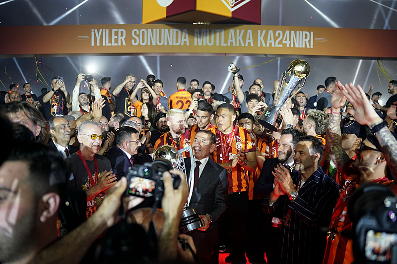 TRANSFER HABERİ: Galatasaray’dan 100 milyon Euro’luk oyuncu satışı! İşte o isimler