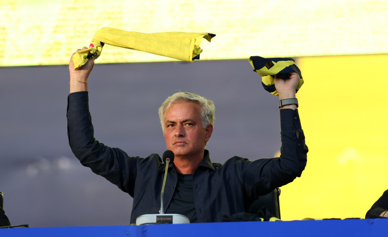 FENERBAHÇE TRANSFER HABERİ - Edin Dzeko takım kalacak mı? Mourinho sonrasında...
