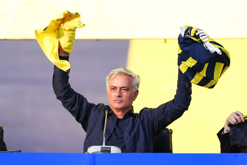 FENERBAHÇE TRANSFER HABERİ - Edin Dzeko takım kalacak mı? Mourinho sonrasında...