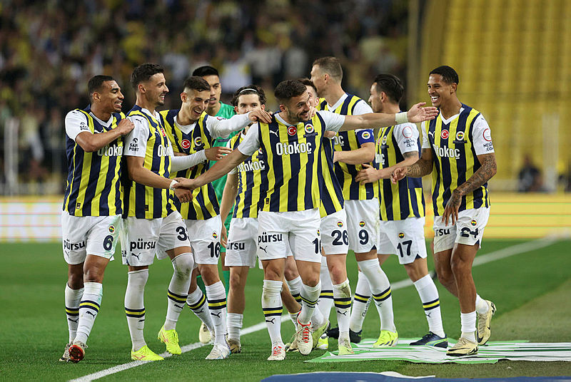 Fenerbahçe’de o isimler geri vites yaptı! Tek belirsiz Szymanski