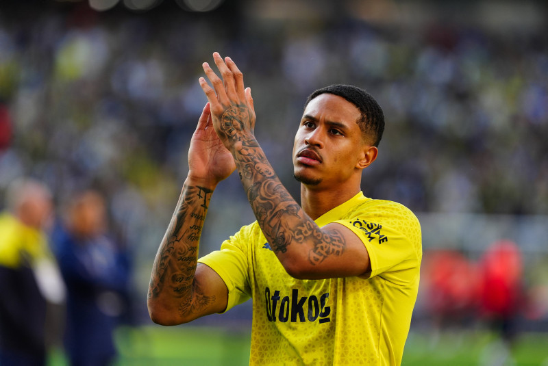 Fenerbahçe’de ayrılık tehlikesi! Menajeri Milan’la görüşüyor