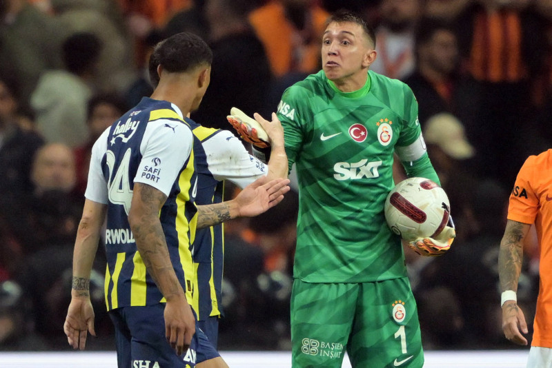 Fenerbahçe’de ayrılık tehlikesi! Menajeri Milan’la görüşüyor