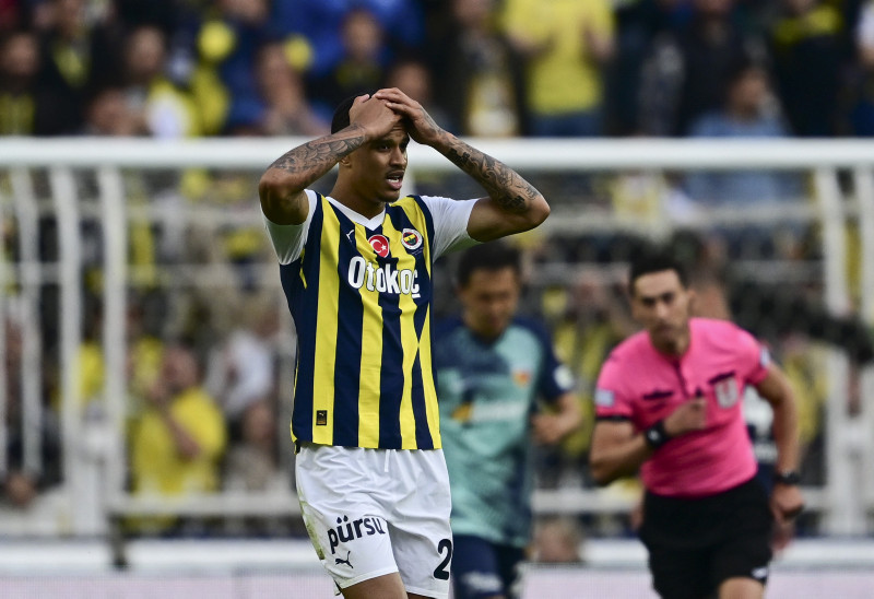 Fenerbahçe’de ayrılık tehlikesi! Menajeri Milan’la görüşüyor