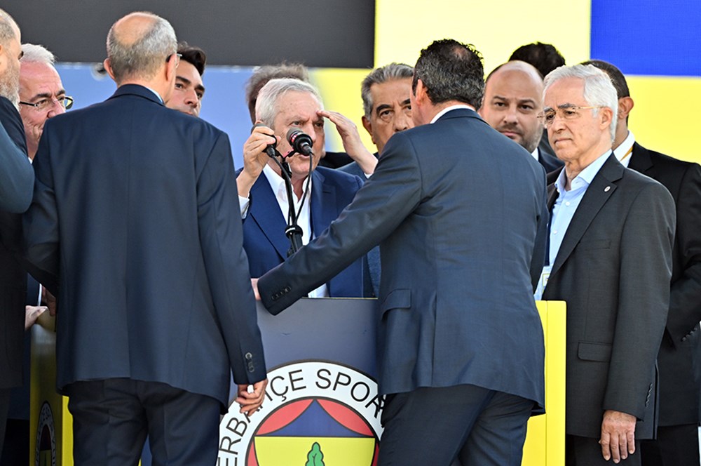 FENERBAHÇE HABERLERİ | İşte Aziz Yıldırım’ın kongreden ayrılış anları! Gerginlik arttı