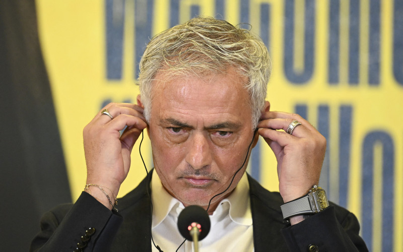 FENERBAHÇE HABERLERİ: Jose Mourinho neşteri vurdu! 17 ayrılık birden