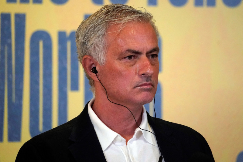 FENERBAHÇE HABERLERİ: Jose Mourinho neşteri vurdu! 17 ayrılık birden