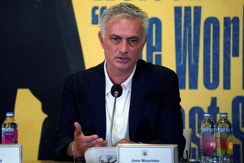 FENERBAHÇE HABERLERİ: Jose Mourinho neşteri vurdu! 17 ayrılık birden