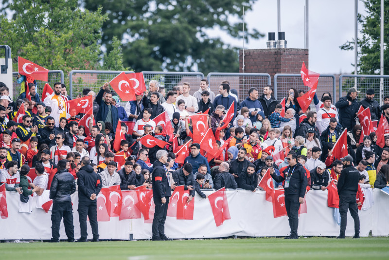 A Milli Takım’dan taraftarlara açık antrenman!