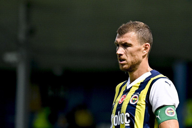 FENERBAHÇE TRANSFER HABERLERİ | Edin Dzeko kararını verdi! Takımda kalacak mı?