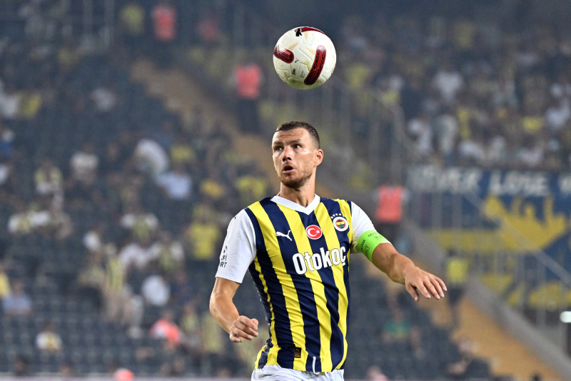 FENERBAHÇE TRANSFER HABERLERİ | Edin Dzeko kararını verdi! Takımda kalacak mı?