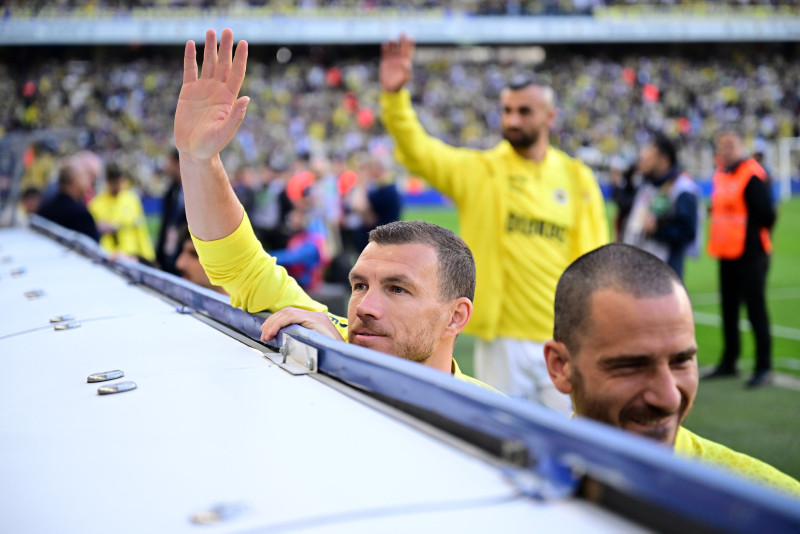 FENERBAHÇE TRANSFER HABERLERİ | Edin Dzeko kararını verdi! Takımda kalacak mı?