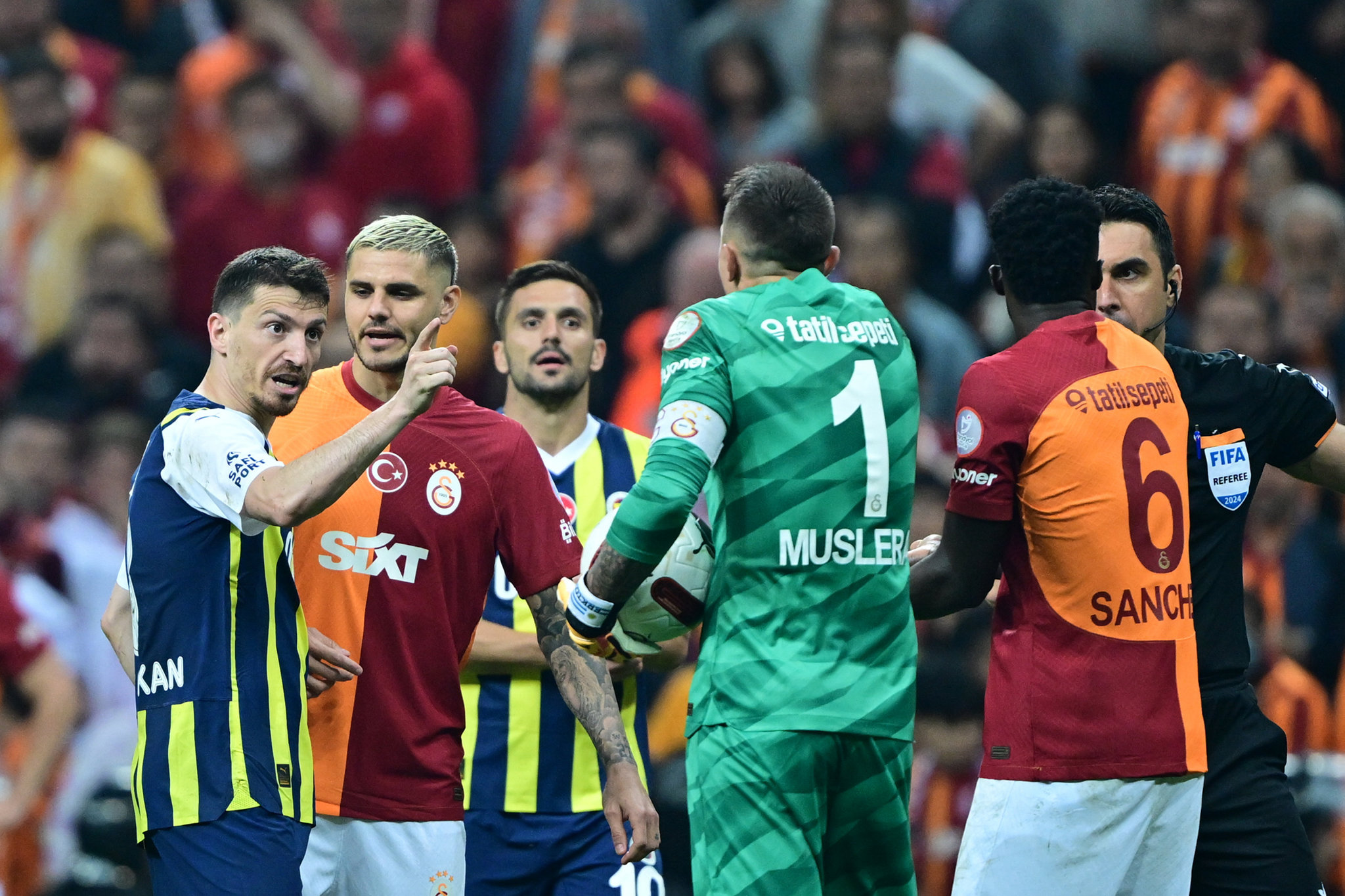 FENERBAHÇE TRANSFER HABERİ - Mert Hakan Yandaş sözleşmeyi isteksiz şekilde kabul etti!