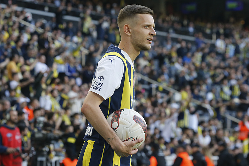 TRANSFER HABERİ: Fenerbahçe’de büyük endişe! 2 yıldız takımdan ayrılıyor