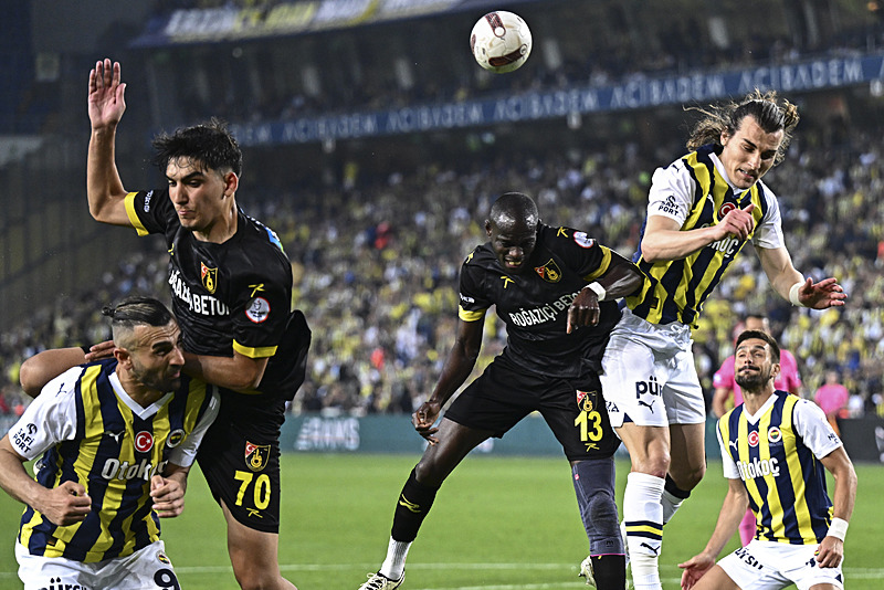 Fenerbahçe’de gündem Çağlar Söyüncü! Teklifleri reddetti