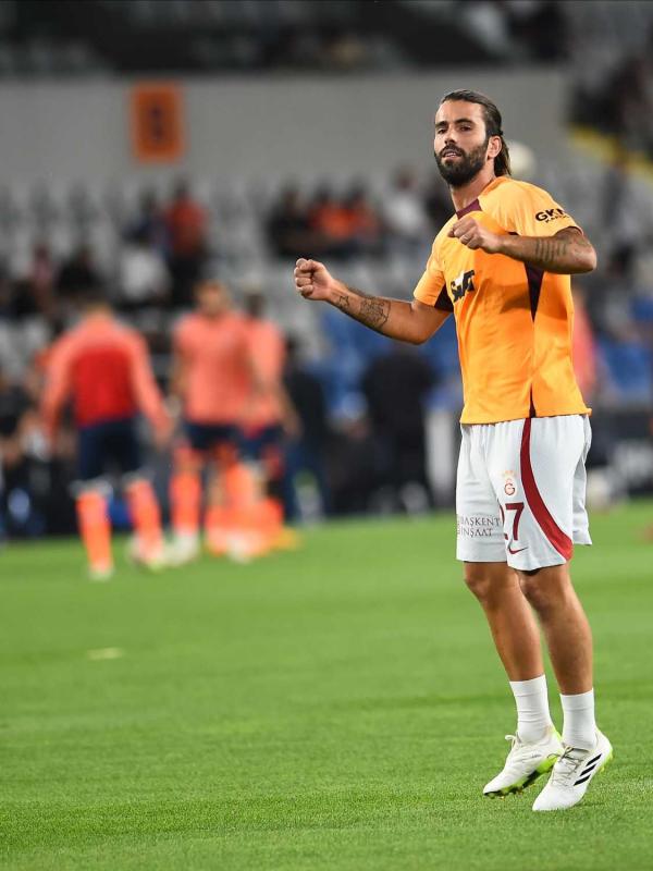 Galatasaray’da yıldız isme kulüp bulunamıyor! Peki şimdi ne olacak?
