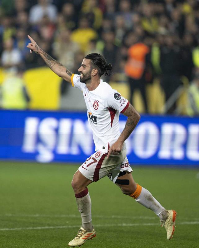 Galatasaray’da yıldız isme kulüp bulunamıyor! Peki şimdi ne olacak?