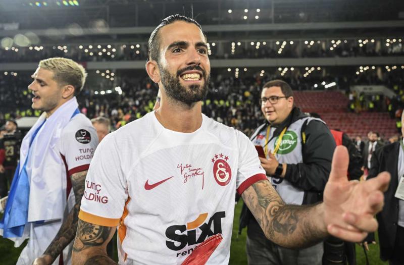 Galatasaray’da yıldız isme kulüp bulunamıyor! Peki şimdi ne olacak?
