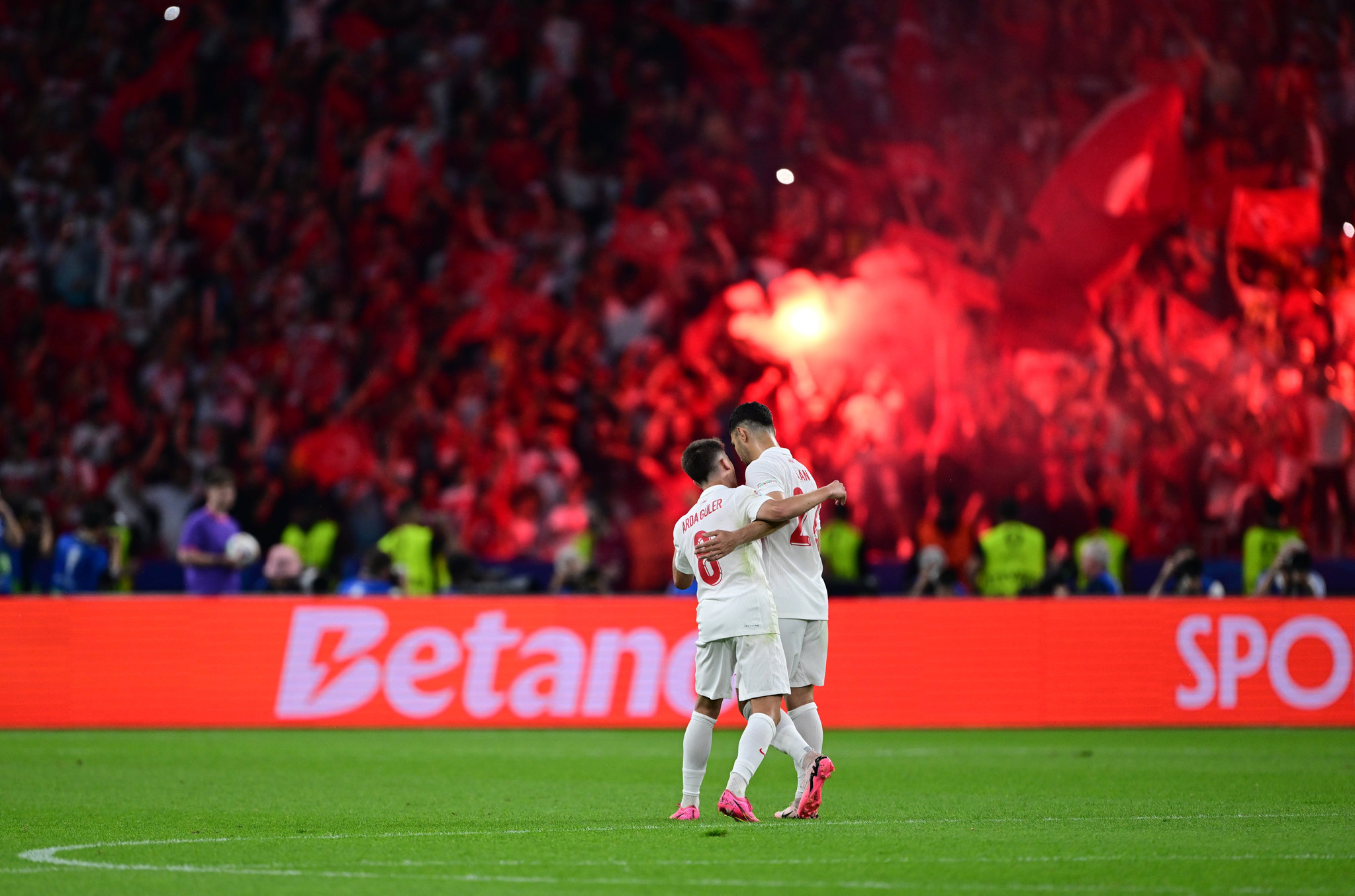 Spor yazarları Hollanda - Türkiye maçını değerlendirdi! Turnuvaya damga vurduk