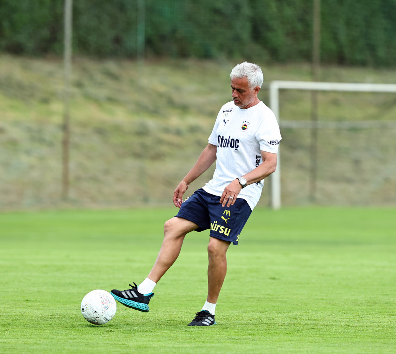 TRANSFER HABERİ | Fenerbahçe’ye 20 milyon Euro’luk sol kanat! Jose Mourinho’dan onay çıktı