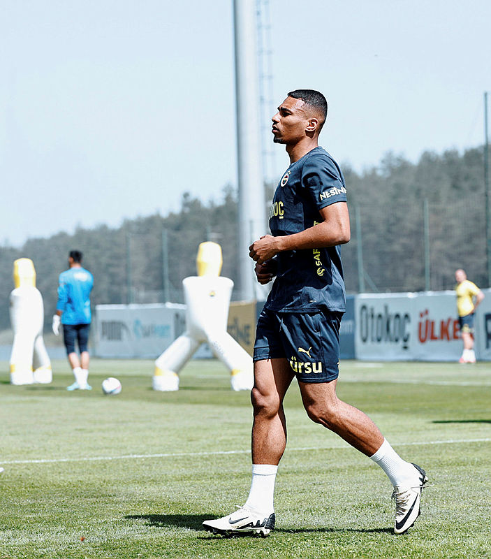 FENERBAHÇE HABERLERİ - Jose Mourinho’dan yönetime kapsamlı rapor! Kalacaklar ve gidecekler belli oldu