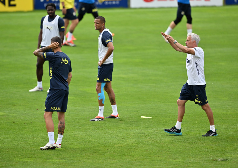 FENERBAHÇE HABERLERİ - Jose Mourinho’dan yönetime kapsamlı rapor! Kalacaklar ve gidecekler belli oldu