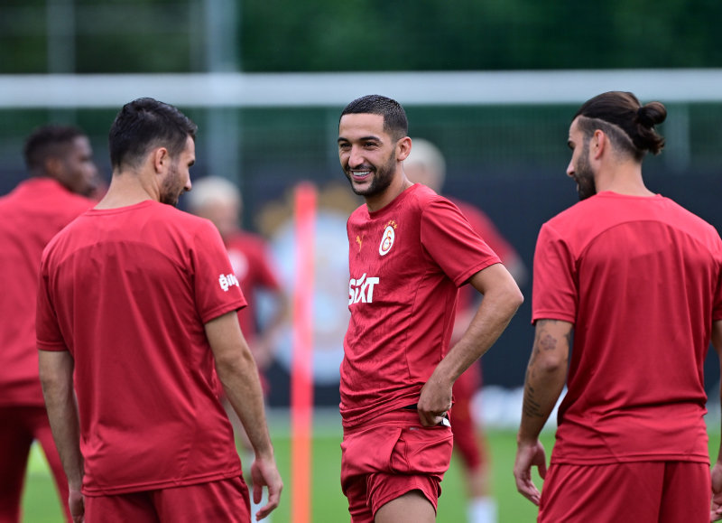 Galatasaray’dan sağ bek transferinde ters köşe! Resmen açıklandı