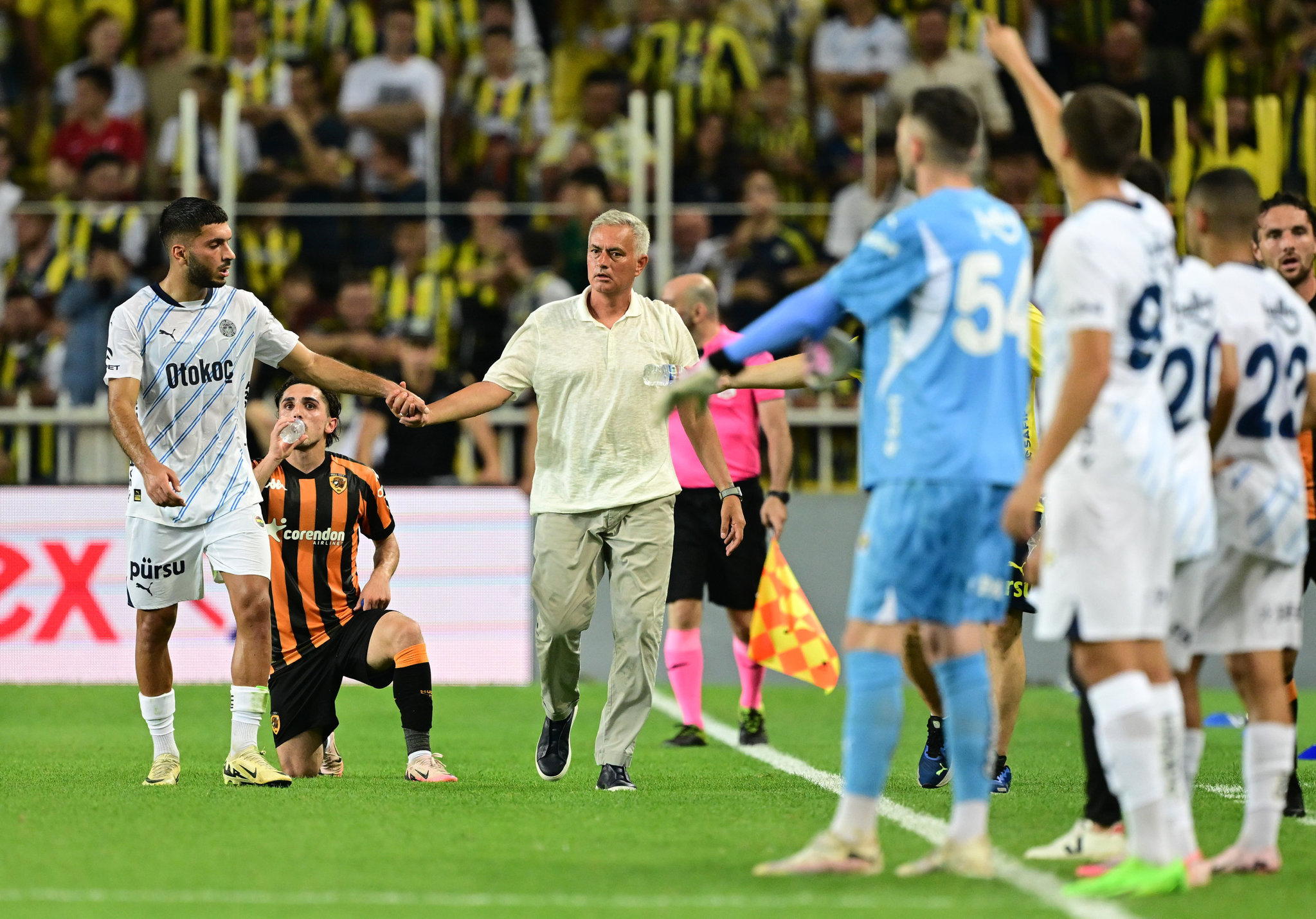 FENERBAHÇE HABERİ - Jose Mourinho’dan Lugano maçı öncesi flaş karar! Ayağının tozuyla...