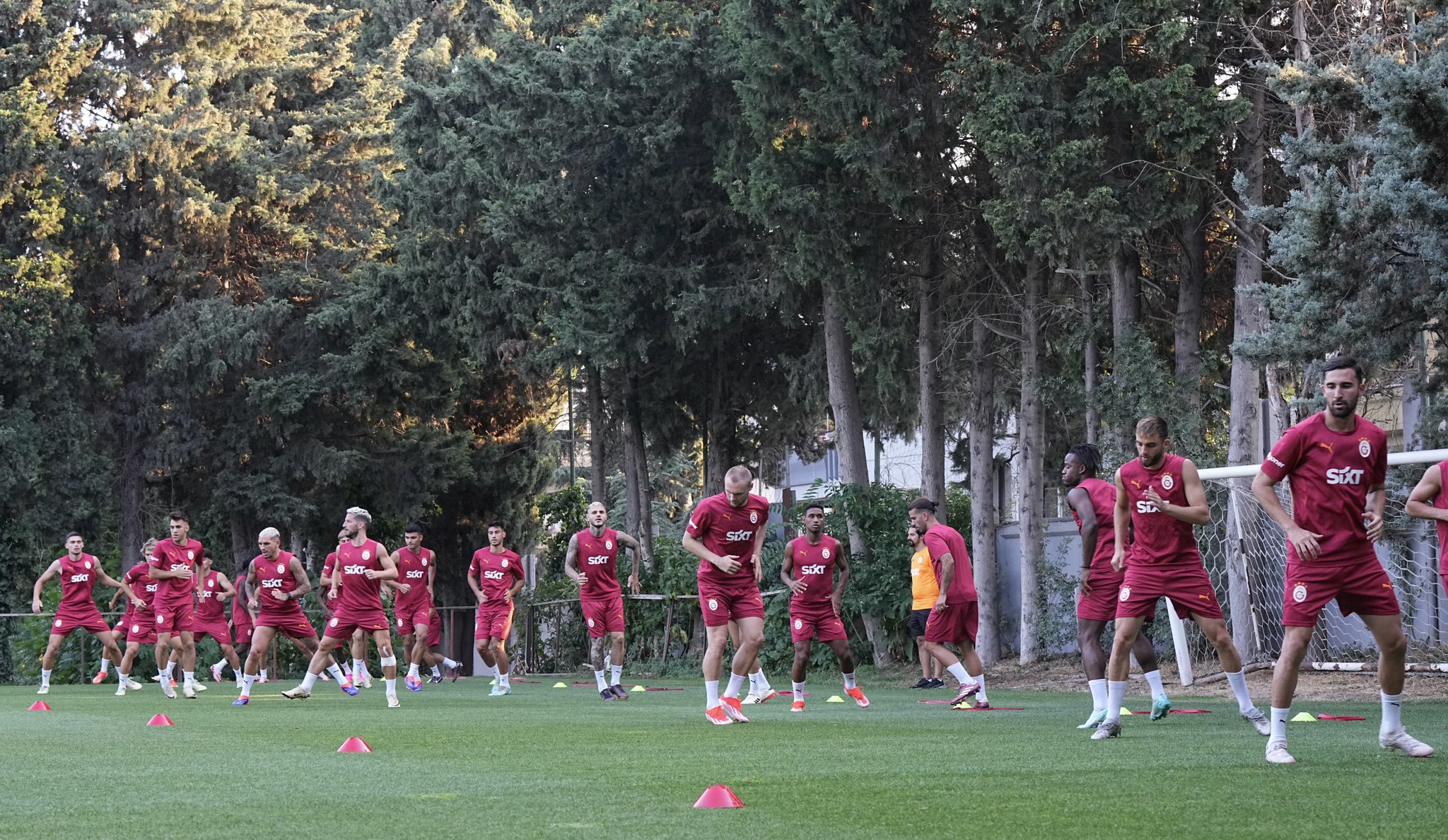 Galatasaray’da taraftarın sabrı taştı! Dursun Özbek...