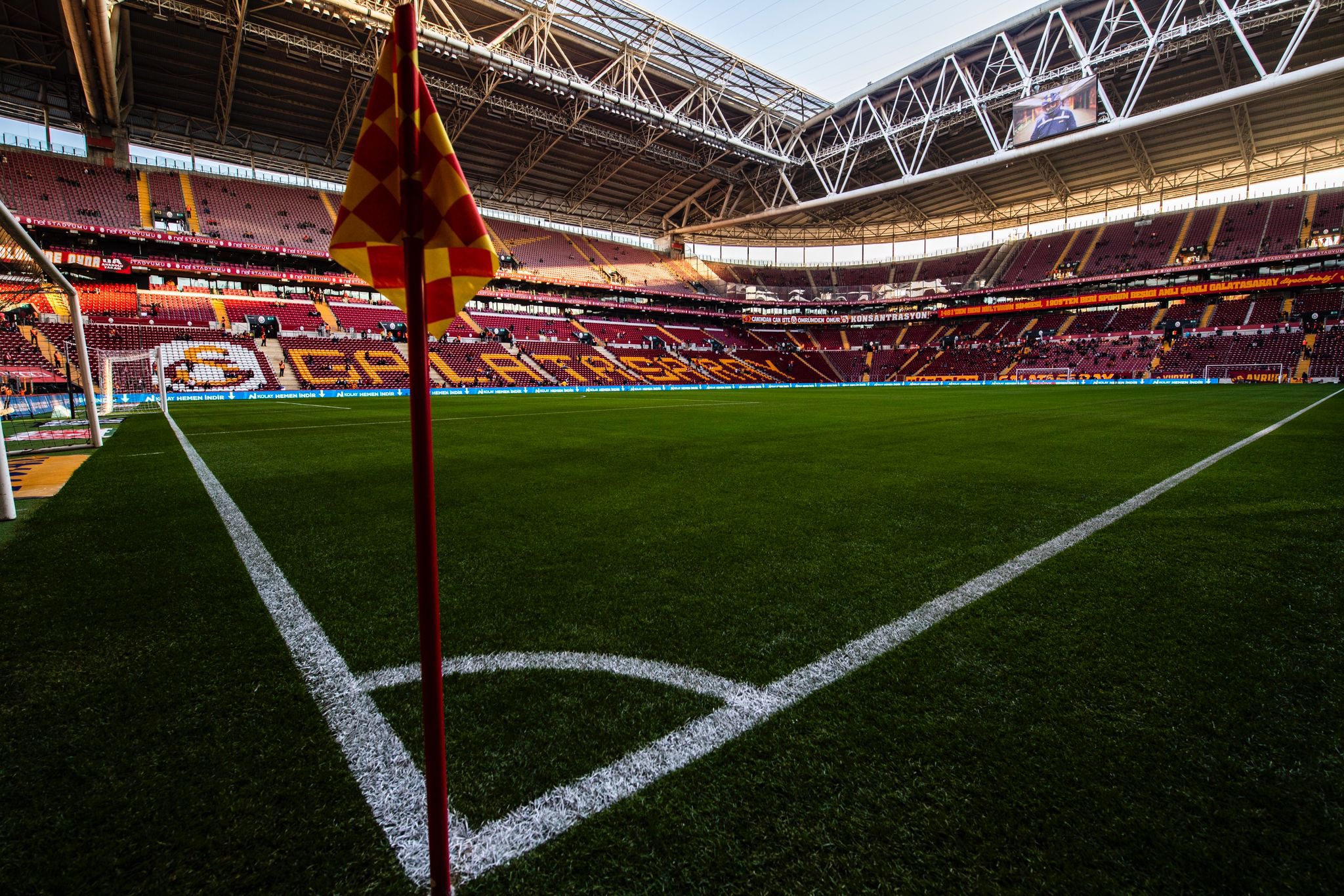 Galatasaray’da taraftarın sabrı taştı! Dursun Özbek...