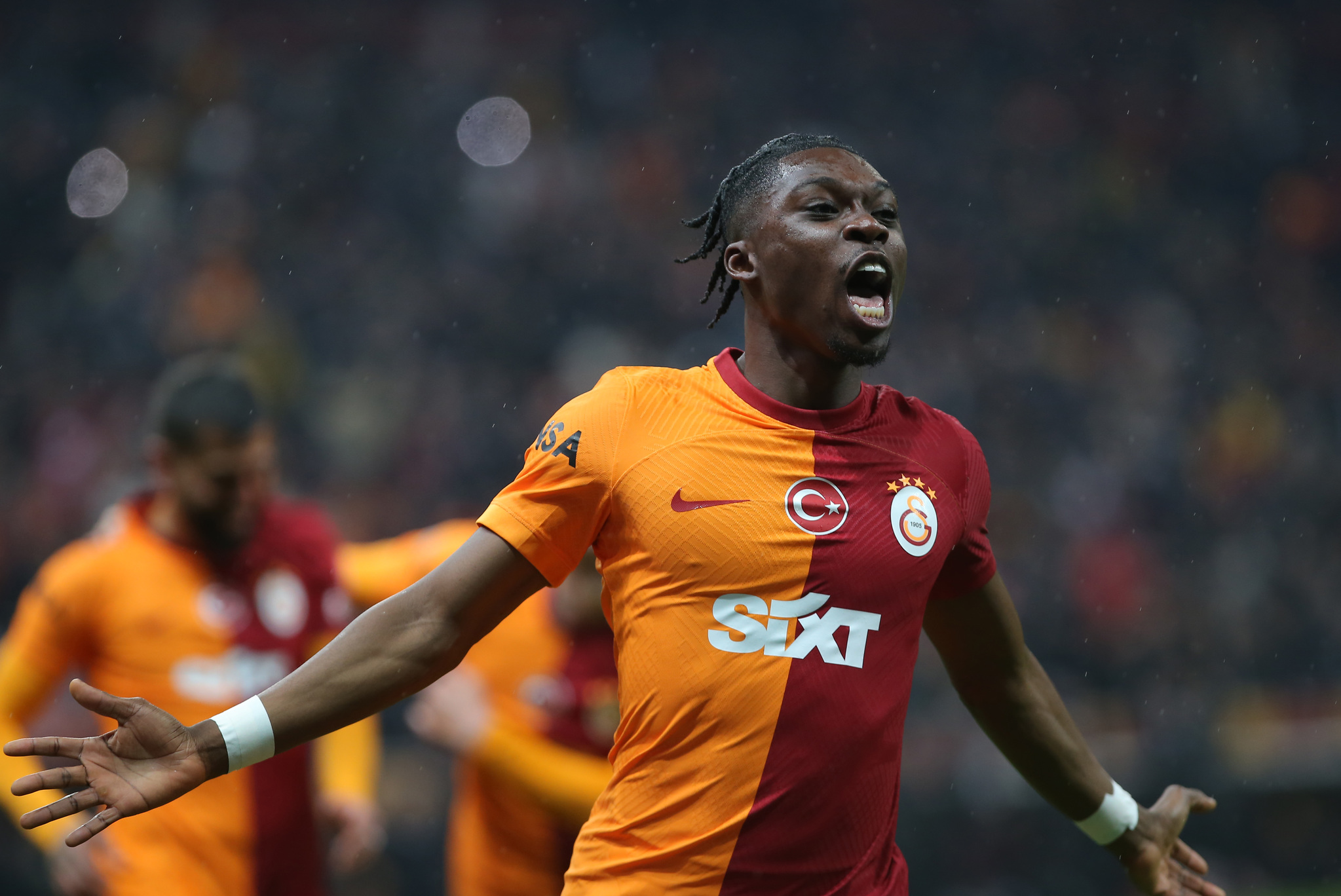 Galatasaray’da taraftarın sabrı taştı! Dursun Özbek...