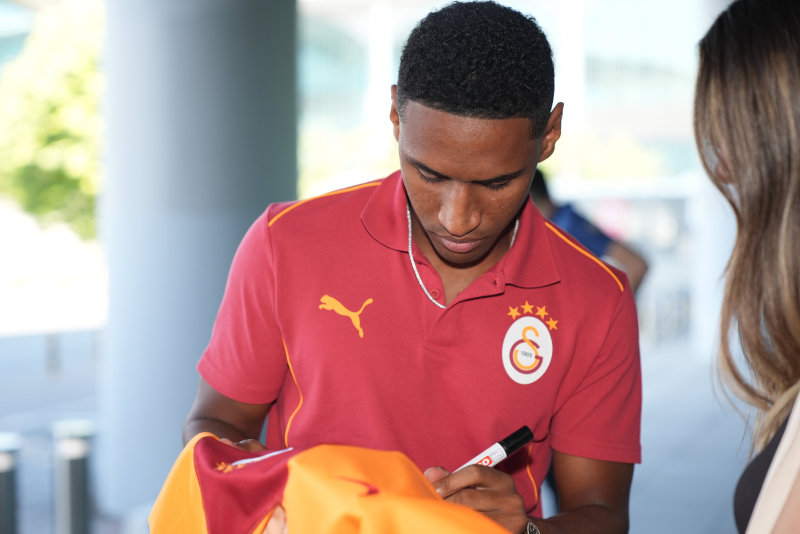 GALATASARAY TRANSFER HABERİ - Sezon başında gelmişti! Şimdi takımdan ayrılıyor