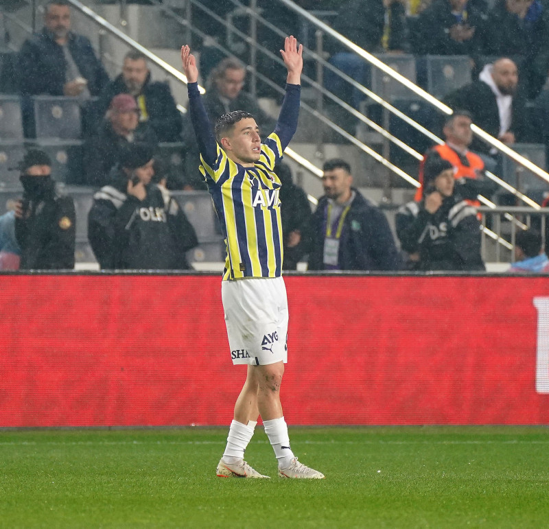 Fenerbahçe’de ayrılık kapıda! İşte Emre Mor’un talibi