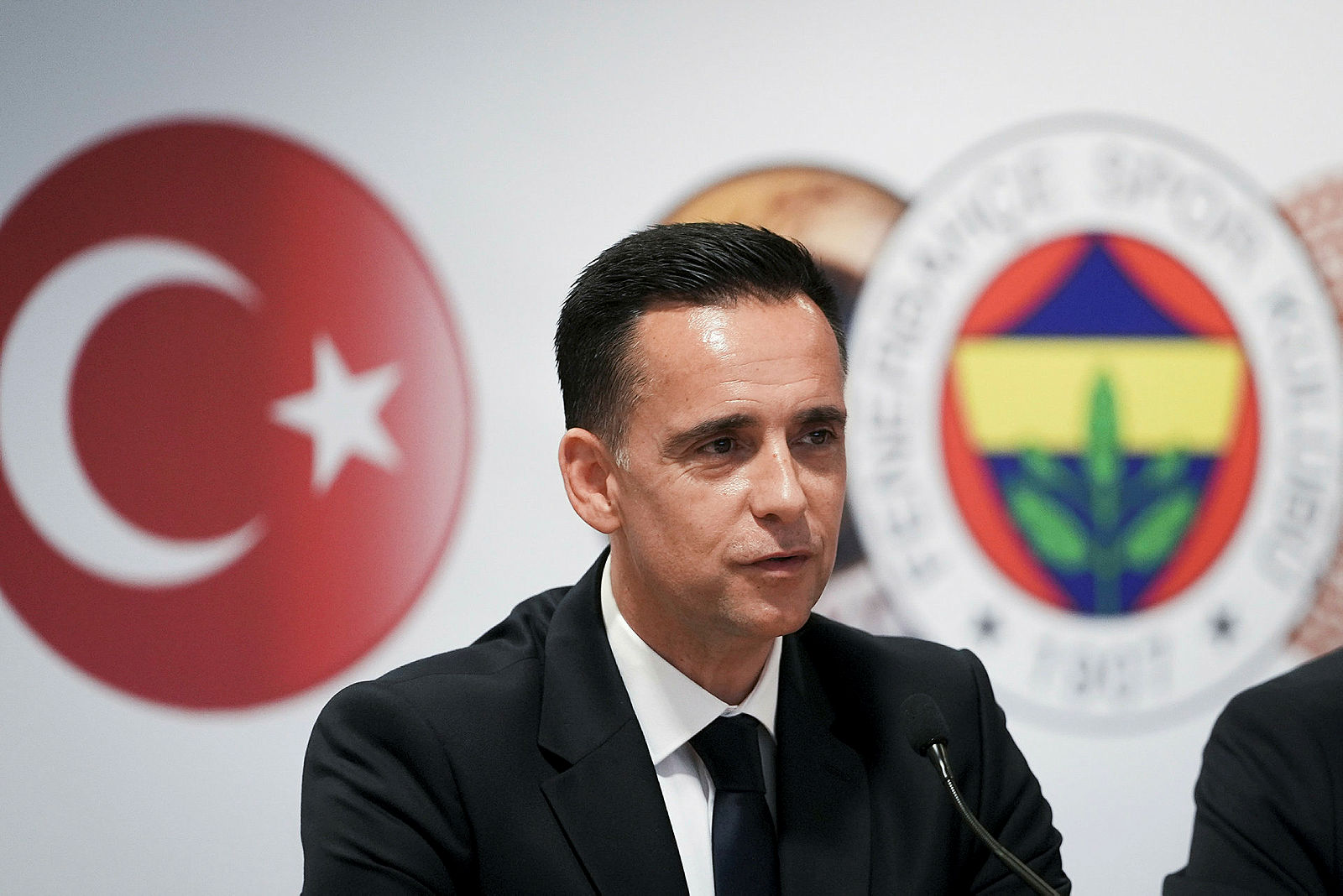 Fenerbahçe’de ayrılık kapıda! İşte Emre Mor’un talibi