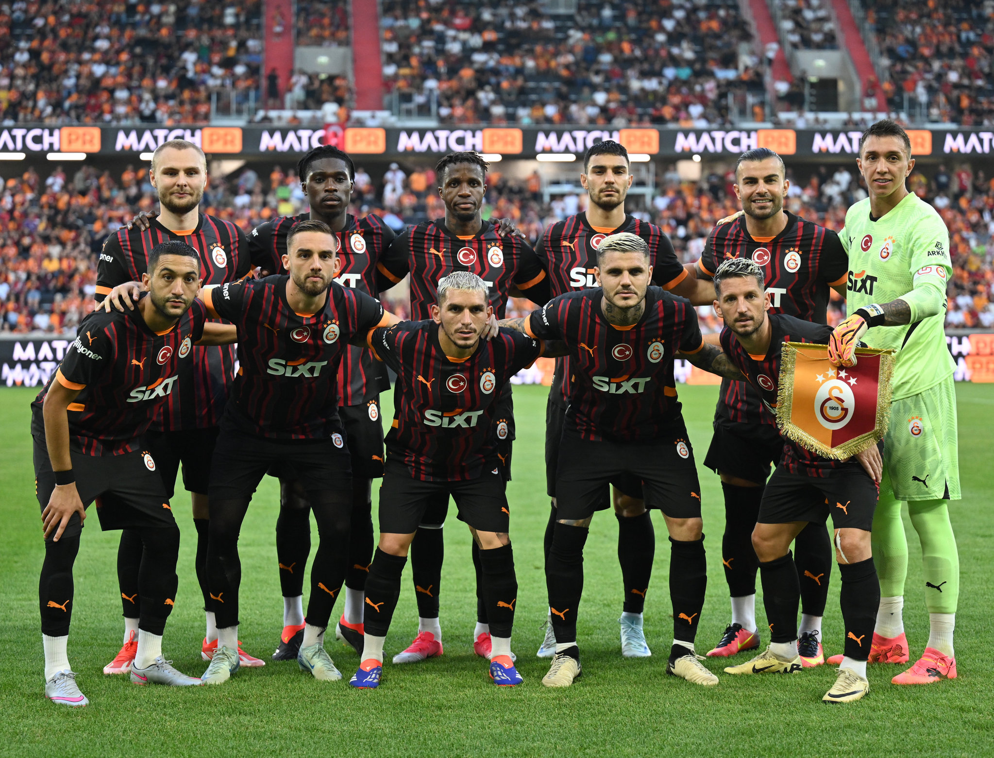 GALATASARAY HABERLERİ | Okan Buruk’tan o isme veto! Yıldız futbolcu gönderiliyor