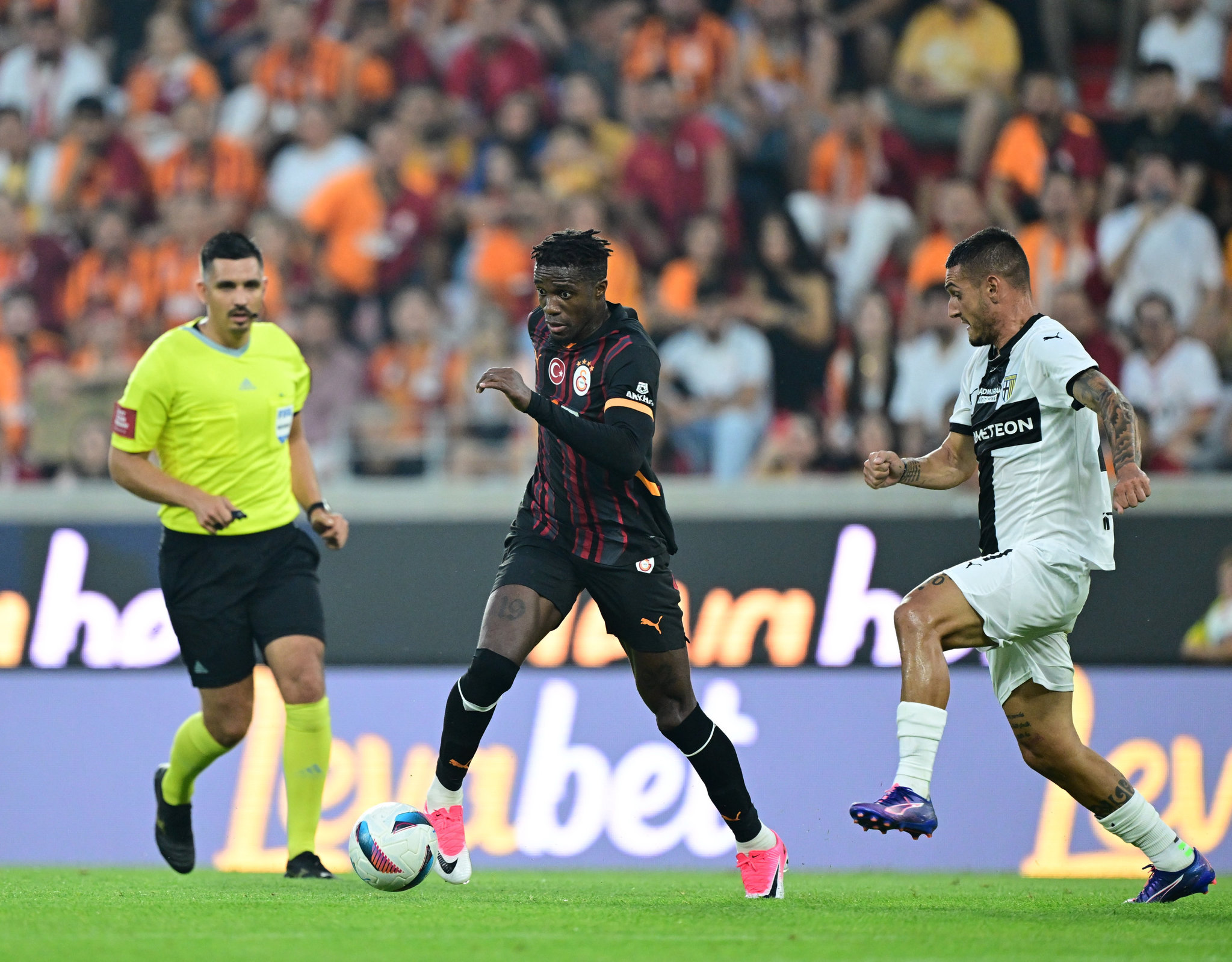 TRANSFER HABERİ - Galatasaray’da ayrılık şoku! Eski takımına gidiyor