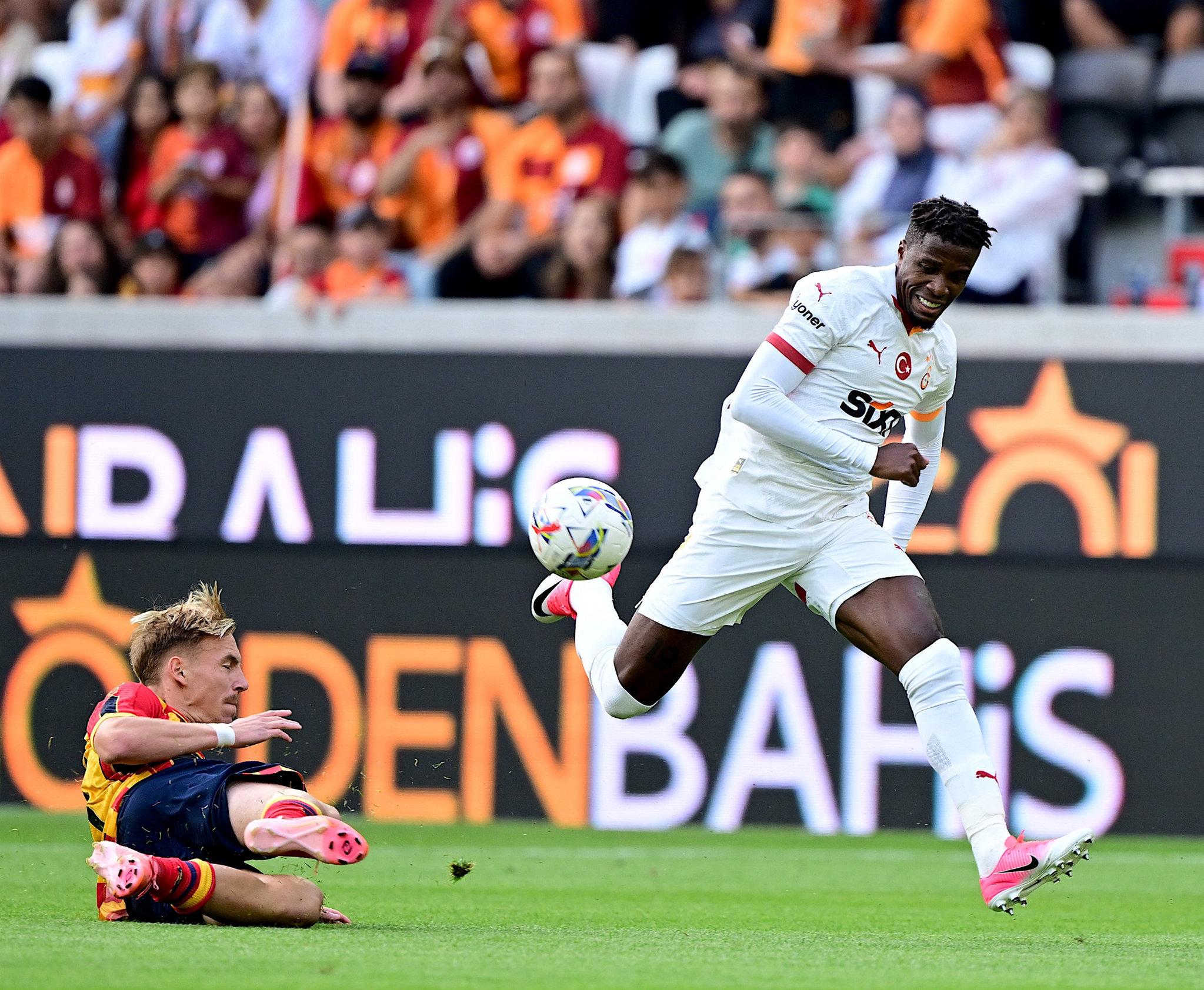 GALATASARAY TRANSFER HABERİ | Ayrılması beklenen Wilfried Zaha için flaş iddia!