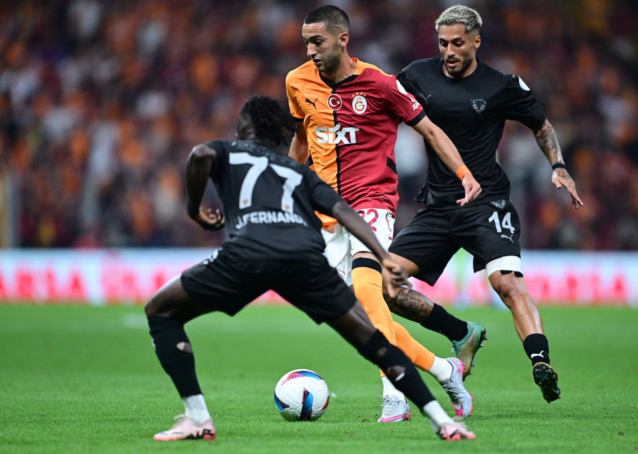 Galatasaray’a verilen penaltı kararı doğru mu? Ahmet Çakar yorumladı!