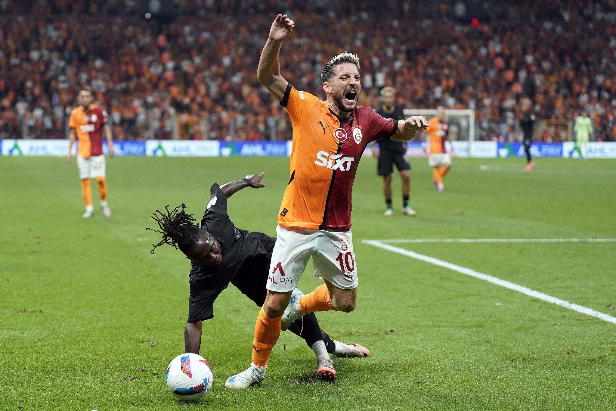Galatasaray’a verilen penaltı kararı doğru mu? Ahmet Çakar yorumladı!