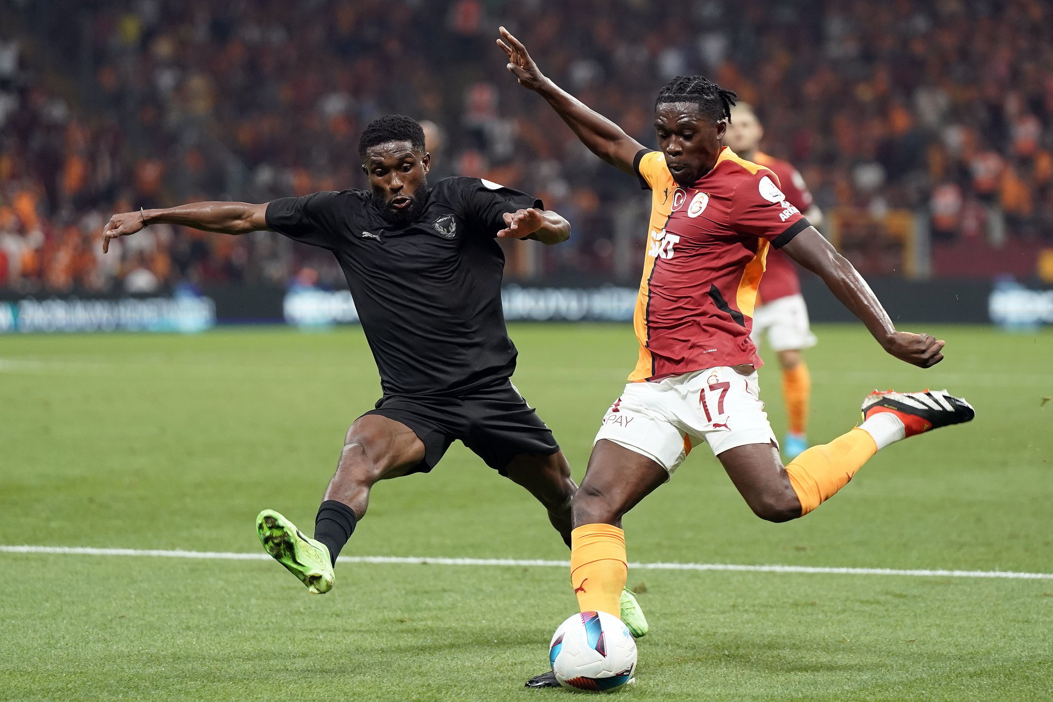 Galatasaray’a verilen penaltı kararı doğru mu? Ahmet Çakar yorumladı!