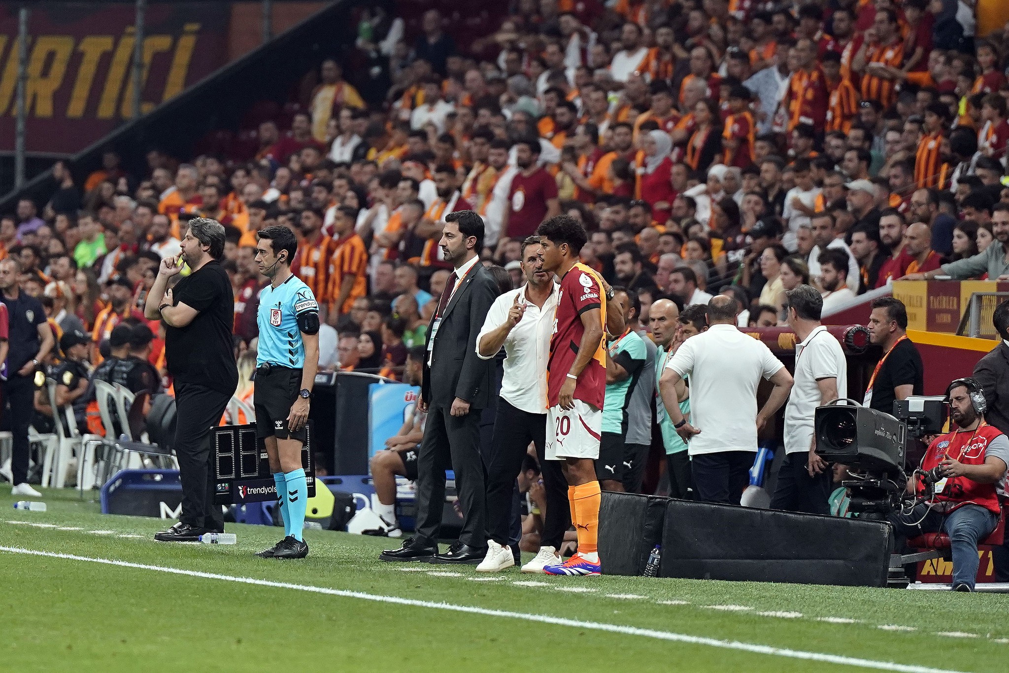 GALATASARAY HABERLERİ - Ömer Üründül’den Okan Buruk’a flaş eleştiri! İşi çorbaya çevirdi