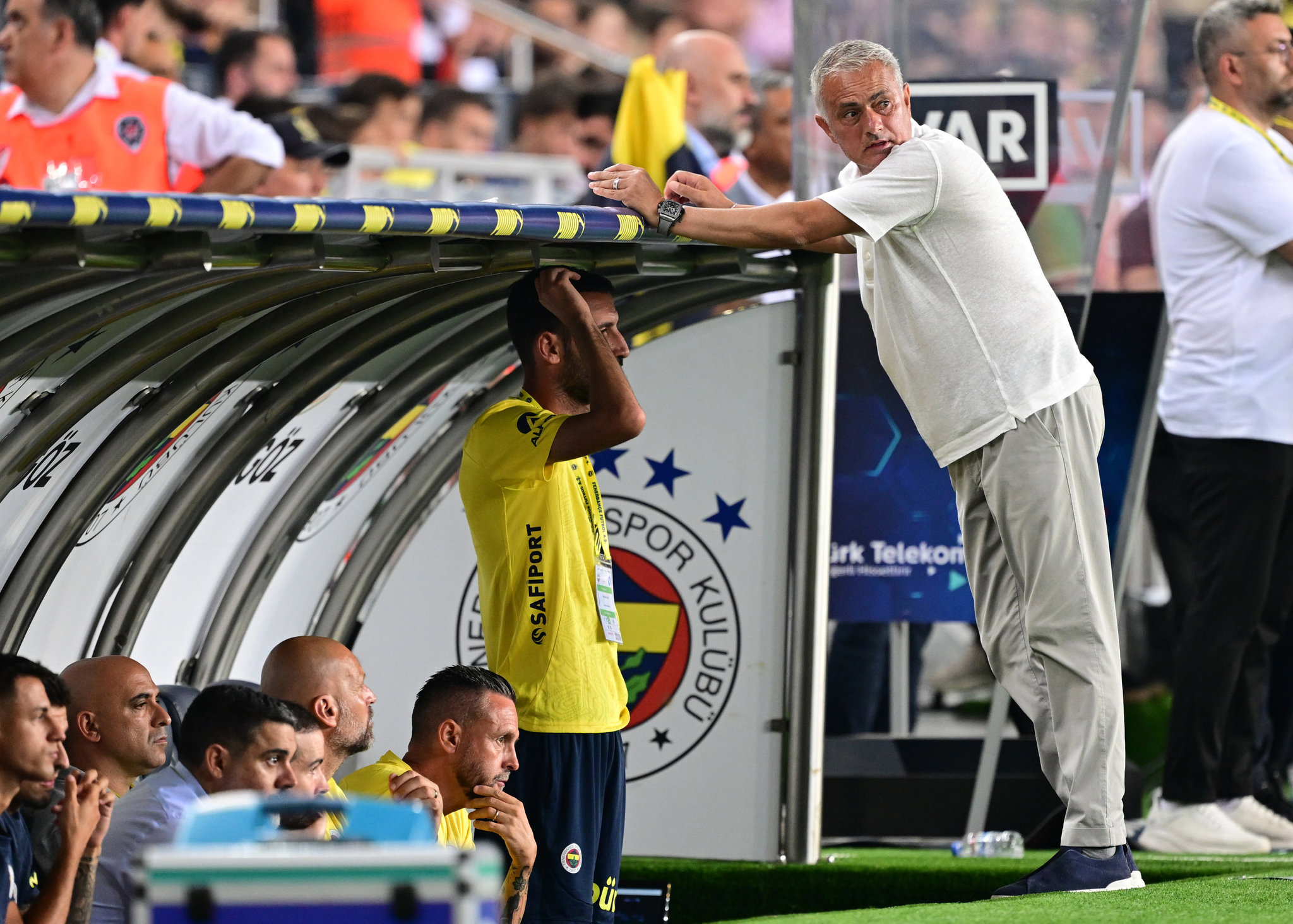 Mourinho’dan flaş Krunic kararı! İşte Fenerbahçe’nin Lille maçı 11’i