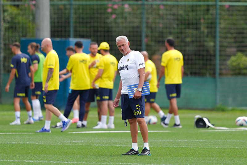 Fenerbahçe maçı öncesi Lille’e kötü haber!