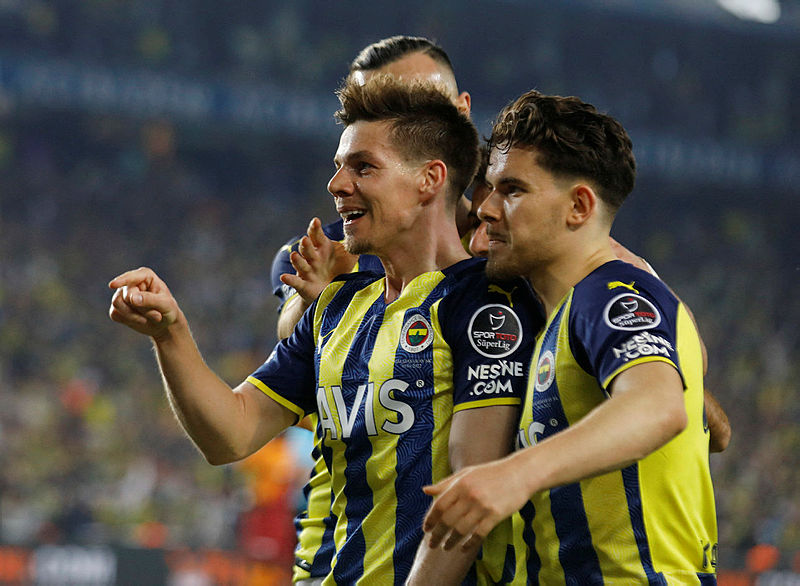 TRANSFER HABERİ: Fenerbahçe’de çifte veda! Yeni adresleri belli oldu