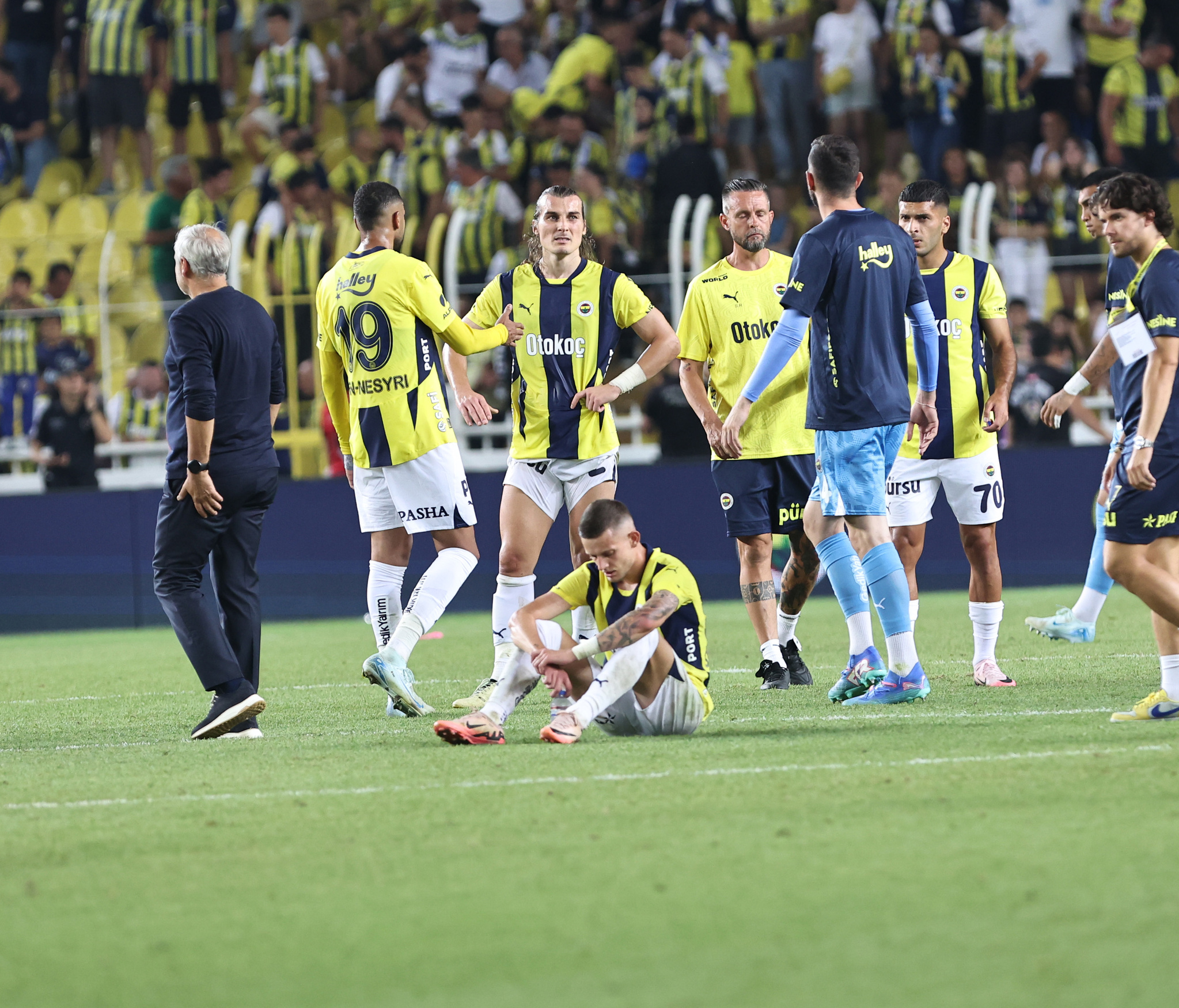 TRANSFER HABERİ | Devler Ligi’ne havlu atan Fenerbahçe’de yaprak dökümü! Tam 12 futbolcu...