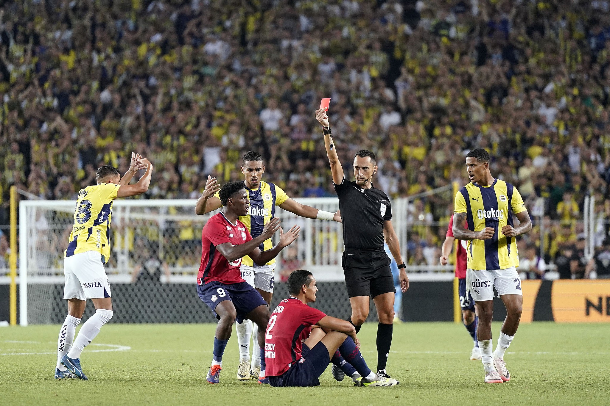 TRANSFER HABERİ | Devler Ligi’ne havlu atan Fenerbahçe’de yaprak dökümü! Tam 12 futbolcu...