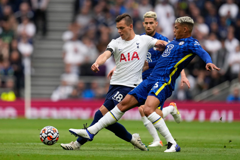 Fenerbahçe’den sürpriz orta saha hamlesi! Jose Mourinho eski öğrencisine onay verdi