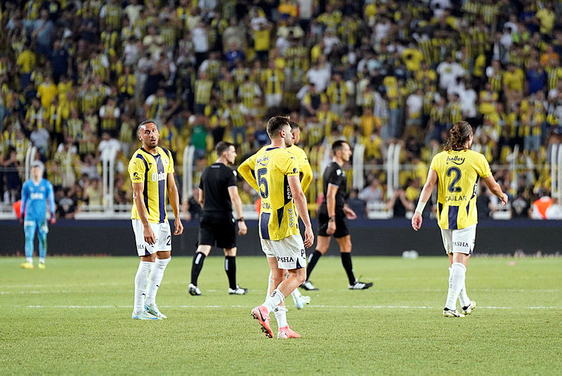 FENERBAHÇE HABERLERİ | Jose Mourinho eleştirilerin odağı oldu! Avrupa seviyesinde değil