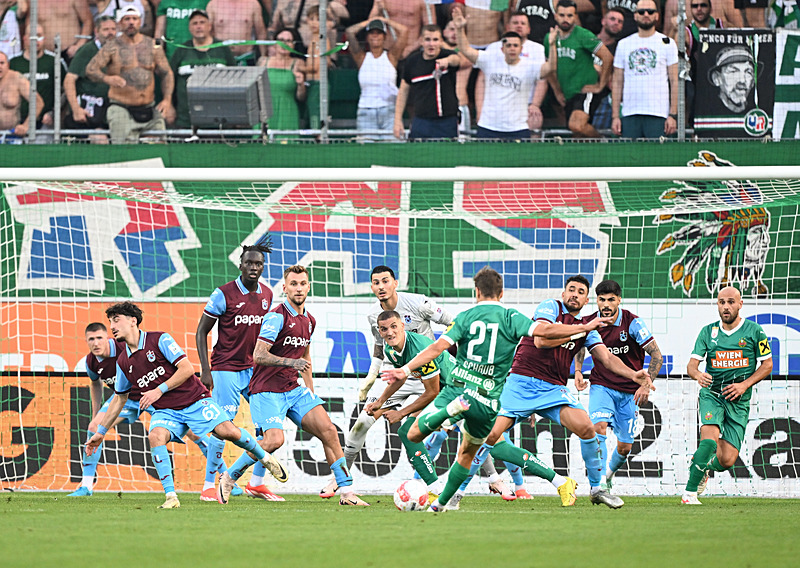 Spor yazarları Rapid Wien - Trabzonspor maçını değerlendirdi! Yüreğini ortaya koyan ikinci bir futbolcu yok